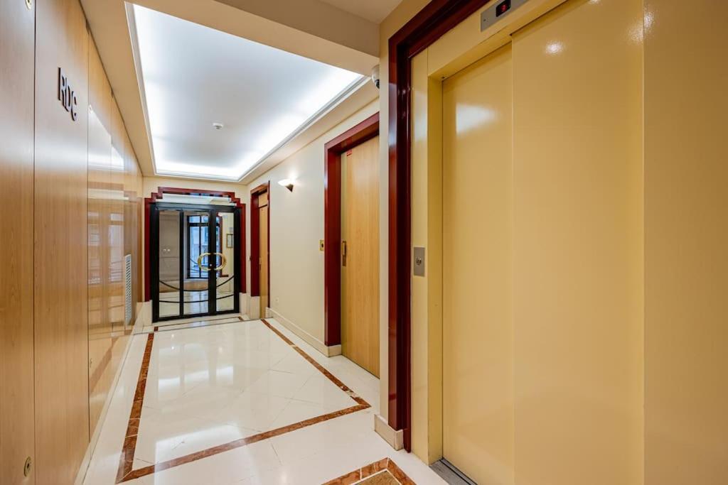 Grand Et Central, 8E Pres Elysee Paris Exterior foto