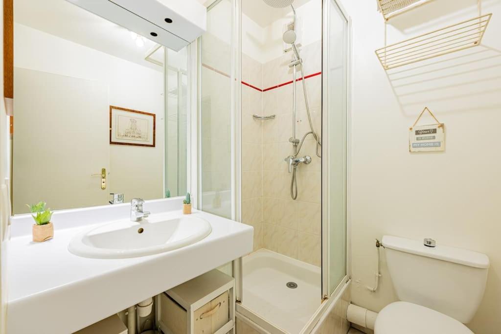 Grand Et Central, 8E Pres Elysee Paris Exterior foto